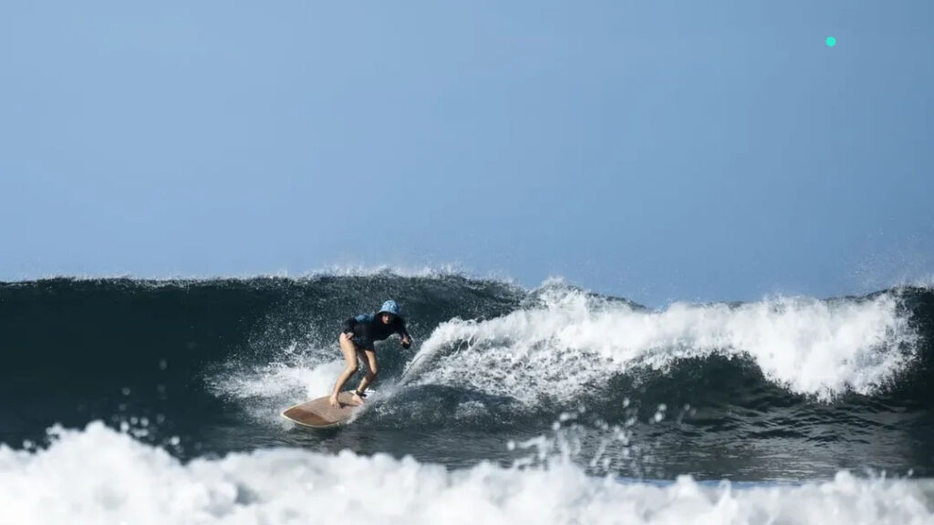 Toyo surfing